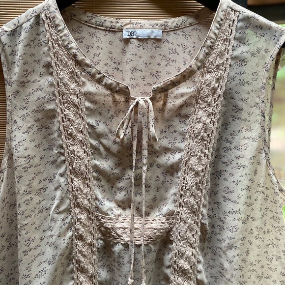 Daniel Rainn pale pink floral top - Picture 9 of 9